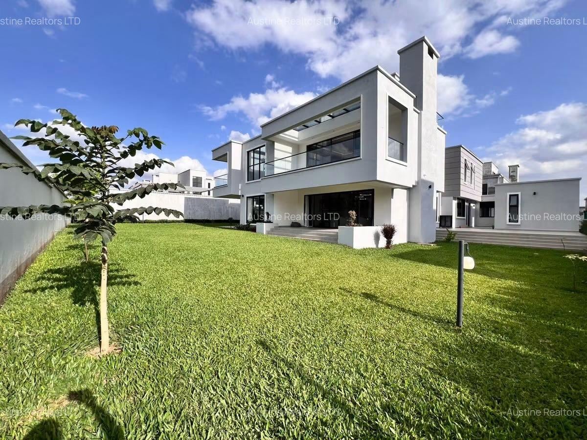 5 Bed Villa with En Suite in Runda - 1