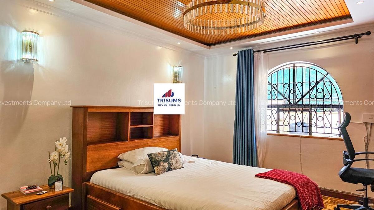 4 Bed Villa with En Suite in Brookside - 2