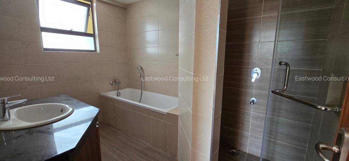 4 Bed Apartment with En Suite in Parklands - 11