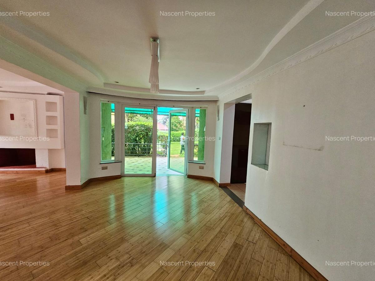 4 Bed Townhouse with En Suite in Riverside - 14