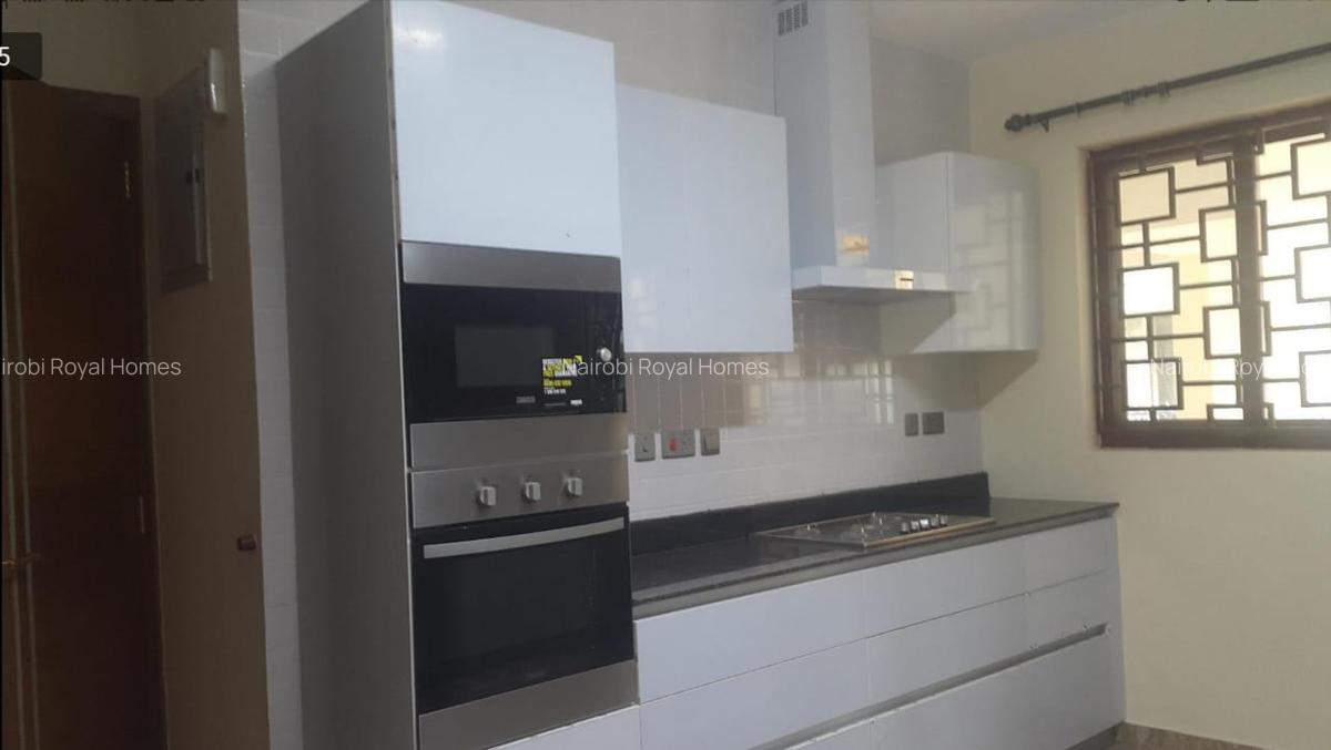 5 Bed Townhouse with En Suite at Lavington Green - 12