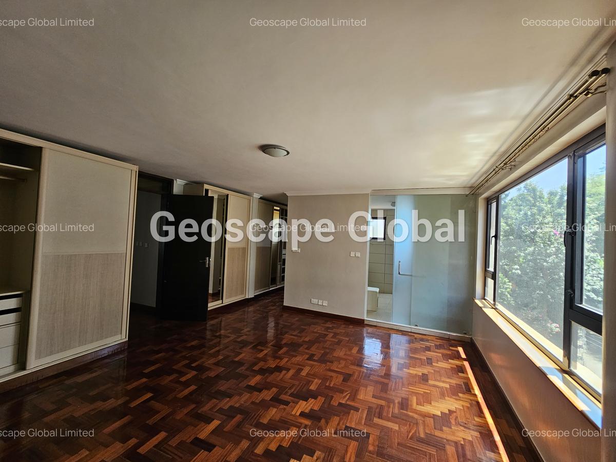 3 Bed Apartment with En Suite in Riverside - 5