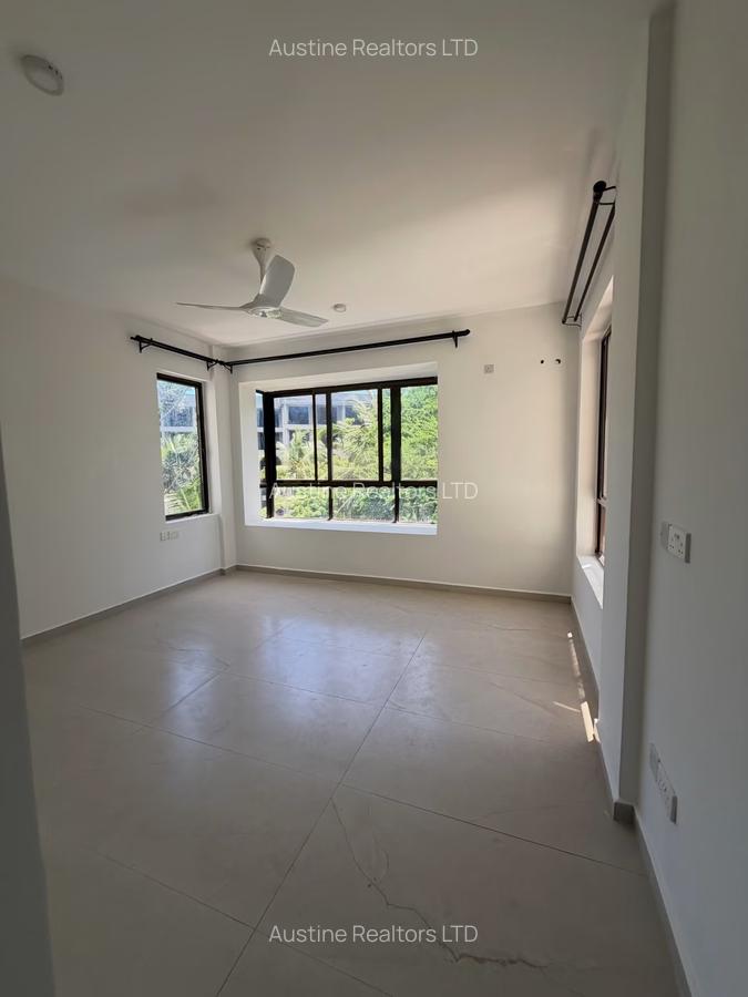 2 Bed Apartment with En Suite in Nyali Area - 11