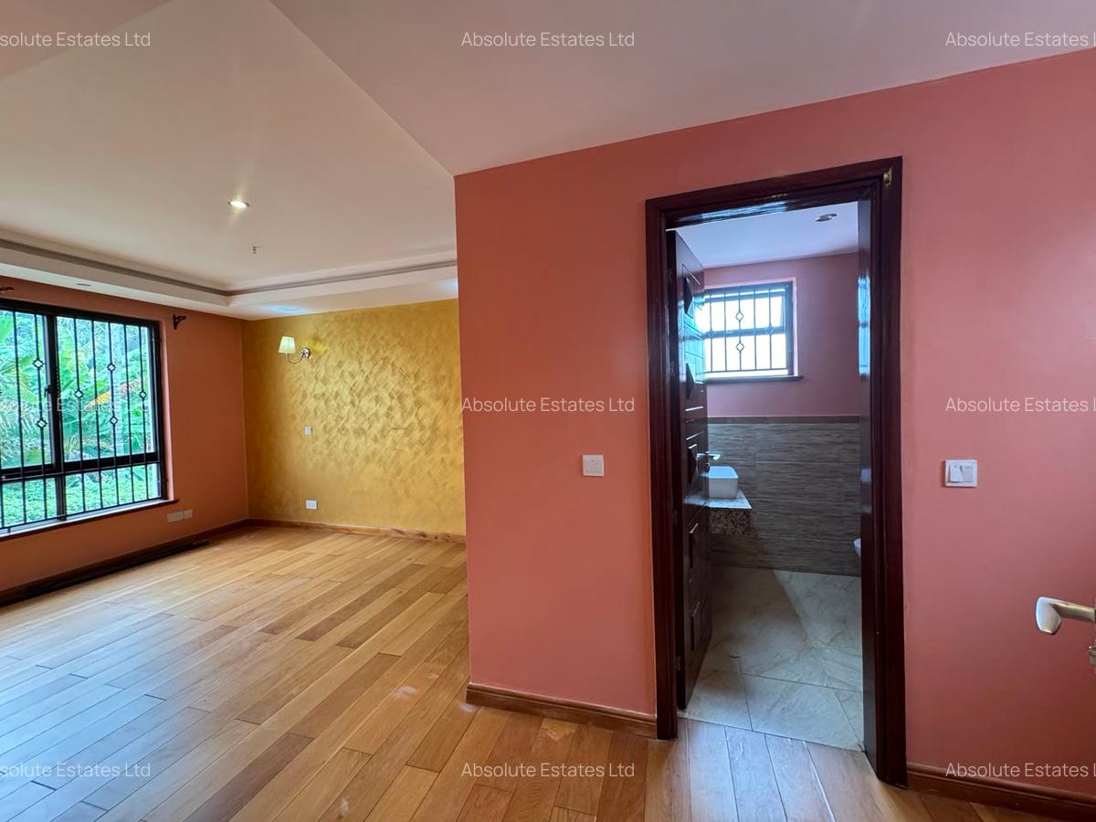 5 Bed Townhouse with Garden in Lavington - 18