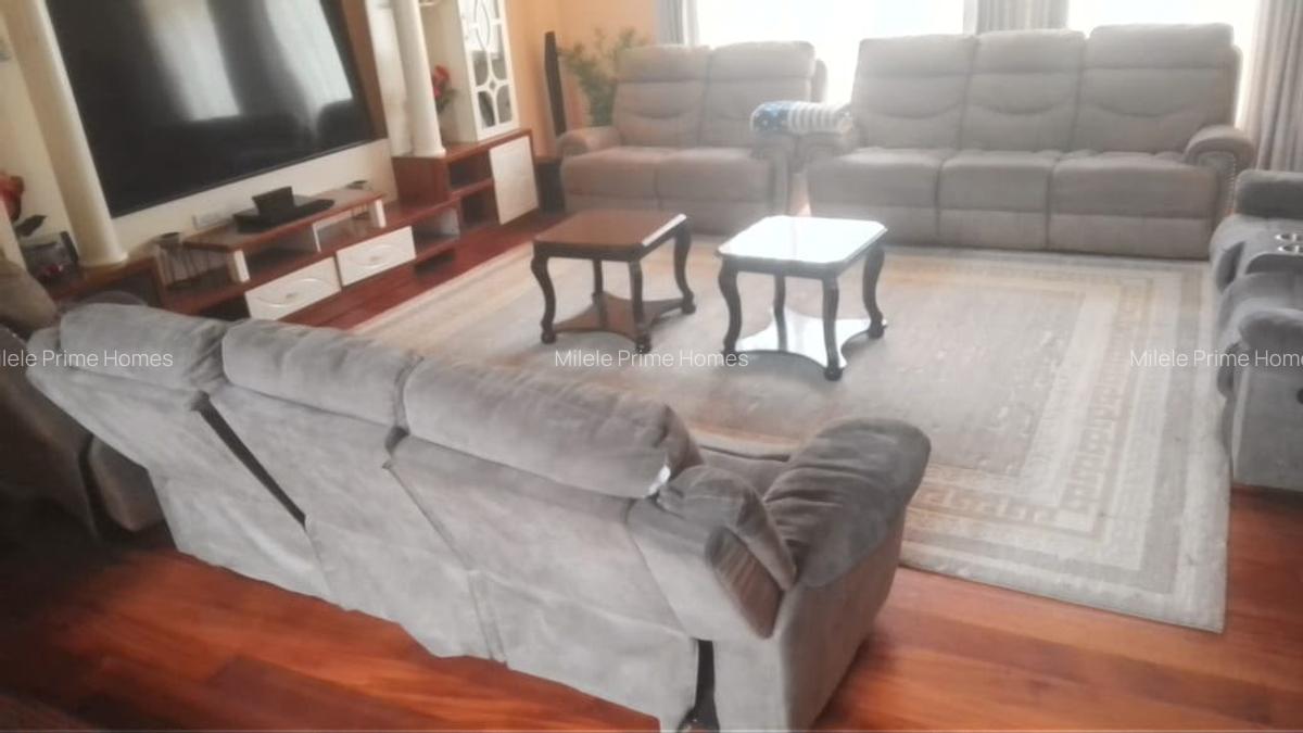 9 Bed House with En Suite at Kerarapon - 4