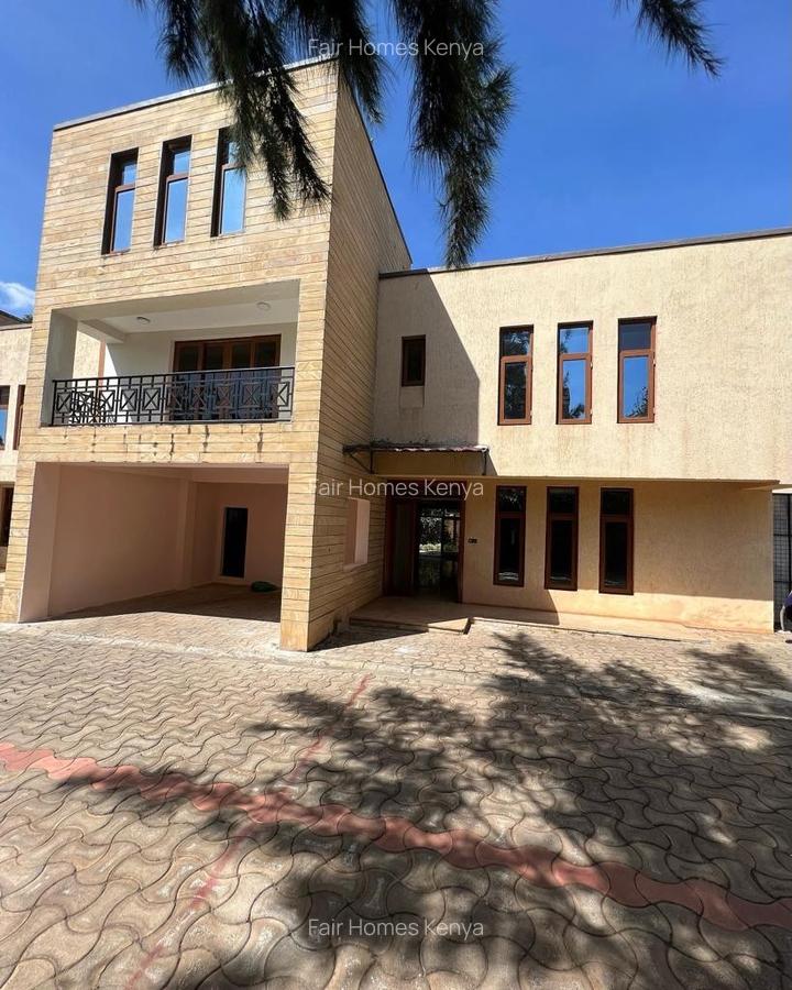 5 Bed Townhouse with En Suite at Convent Drive - 1