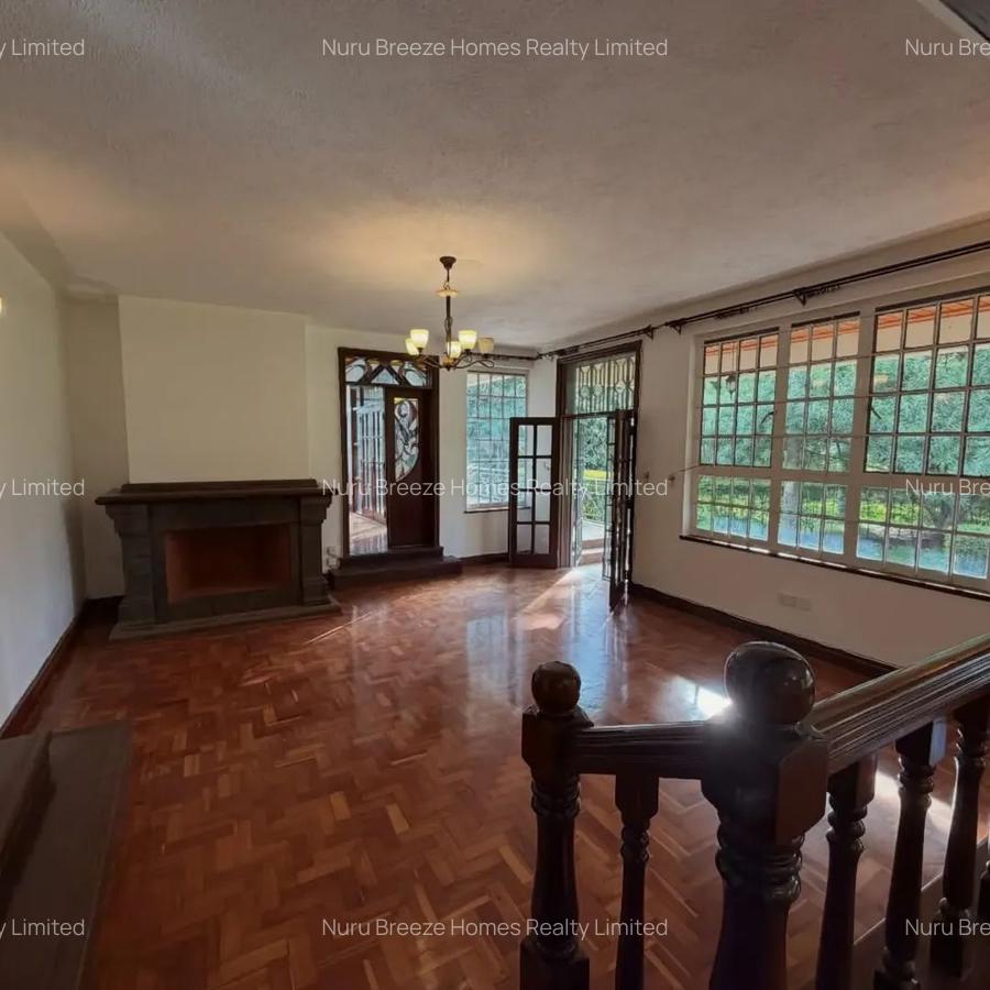 5 Bed House with En Suite in Runda - 2