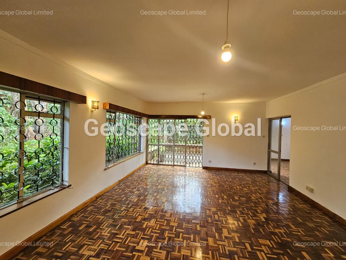 4 Bed House with En Suite in Lavington - 6