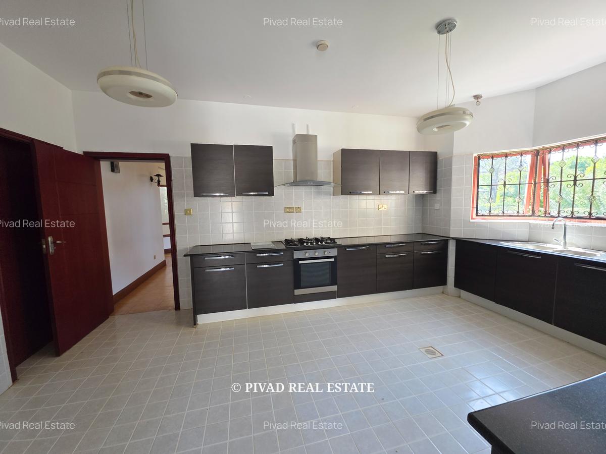 5 Bed House with Garden in Runda - 8