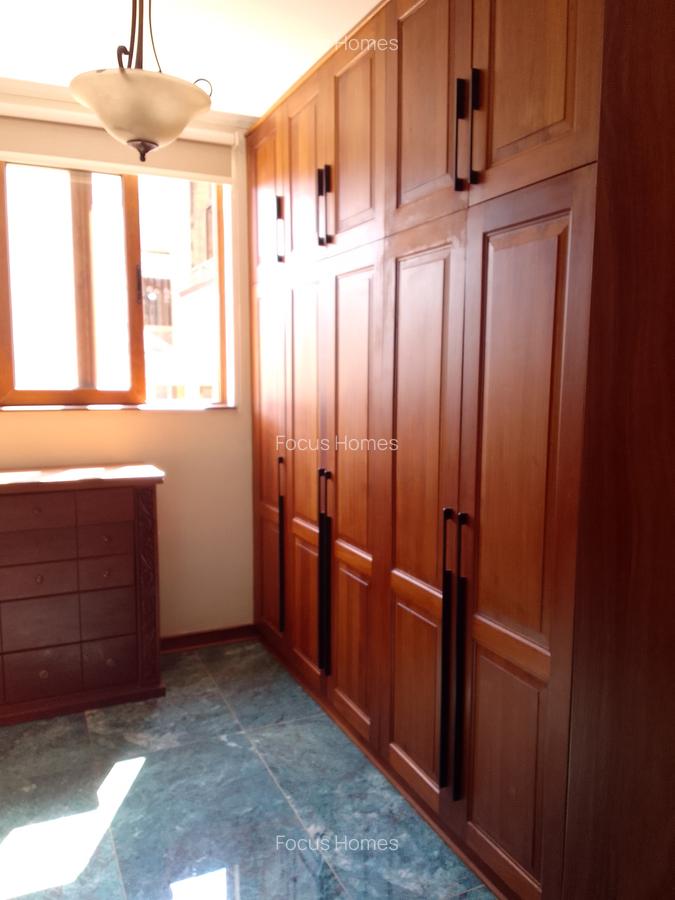 6 Bed Townhouse with En Suite in Lavington - 16