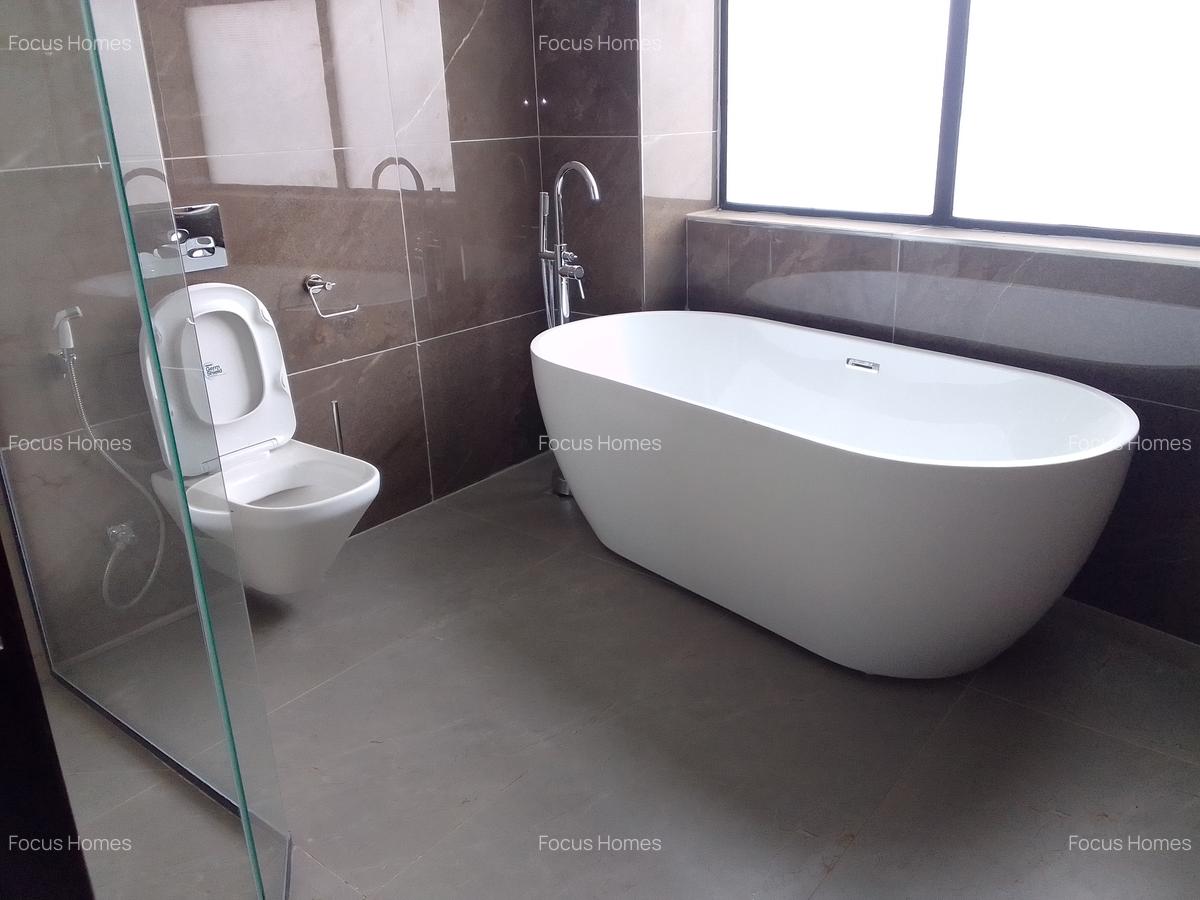 3 Bed Apartment with En Suite in Riverside - 10