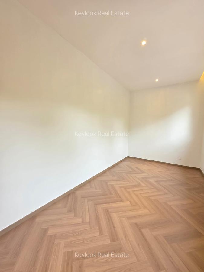 5 Bed Townhouse with En Suite at Lavington Green - 16