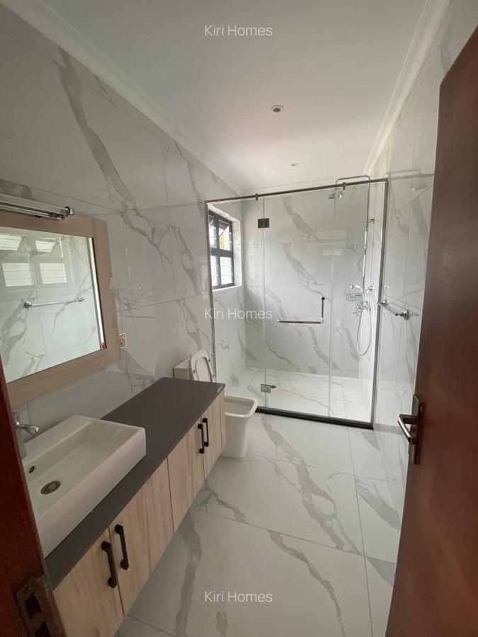 7 Bed Townhouse with En Suite in Runda - 4