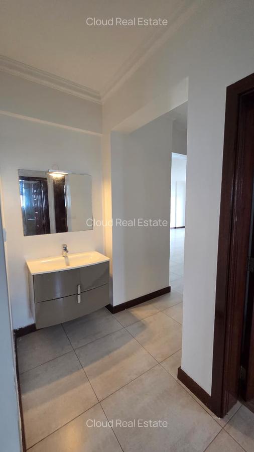 3 Bed Apartment with En Suite in Parklands - 5