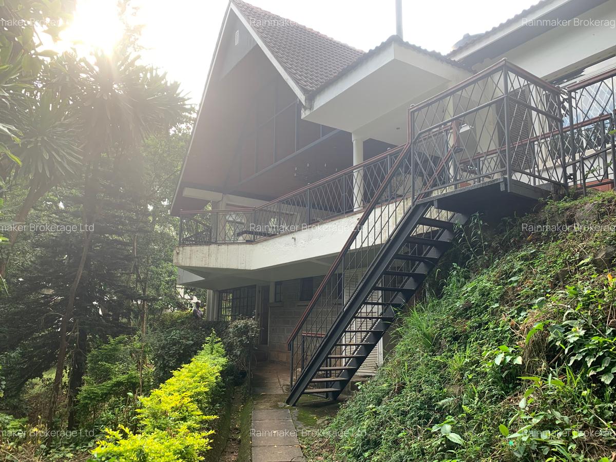 6 Bed House with En Suite in Spring Valley - 1