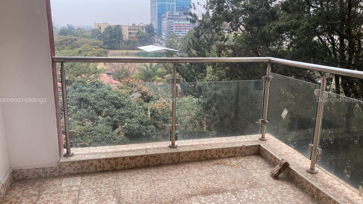 4 Bed Apartment with En Suite at Parklands - 1