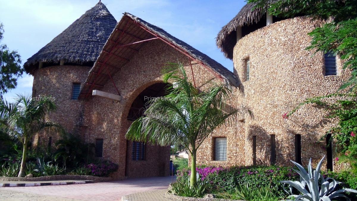 2 Bed Villa with En Suite at Tembo Court - 12