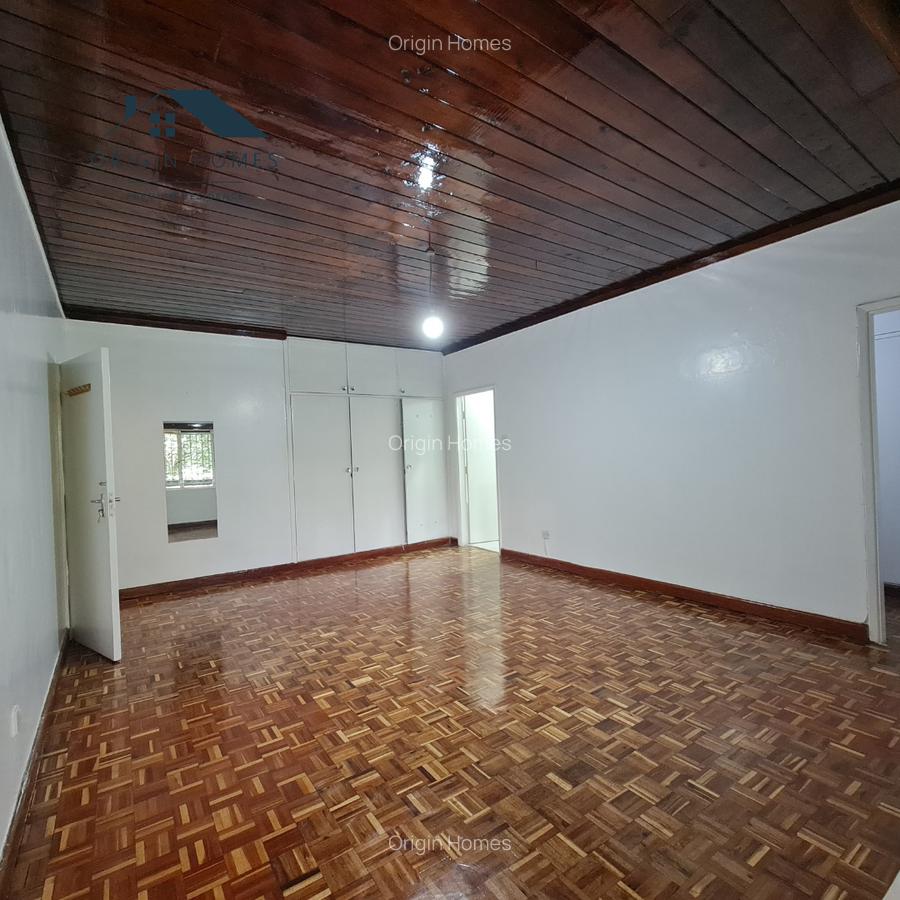 5 Bed House with En Suite at Lavington - 14