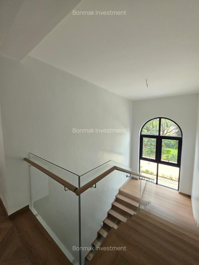 5 Bed Townhouse with En Suite at Lavington Green - 12