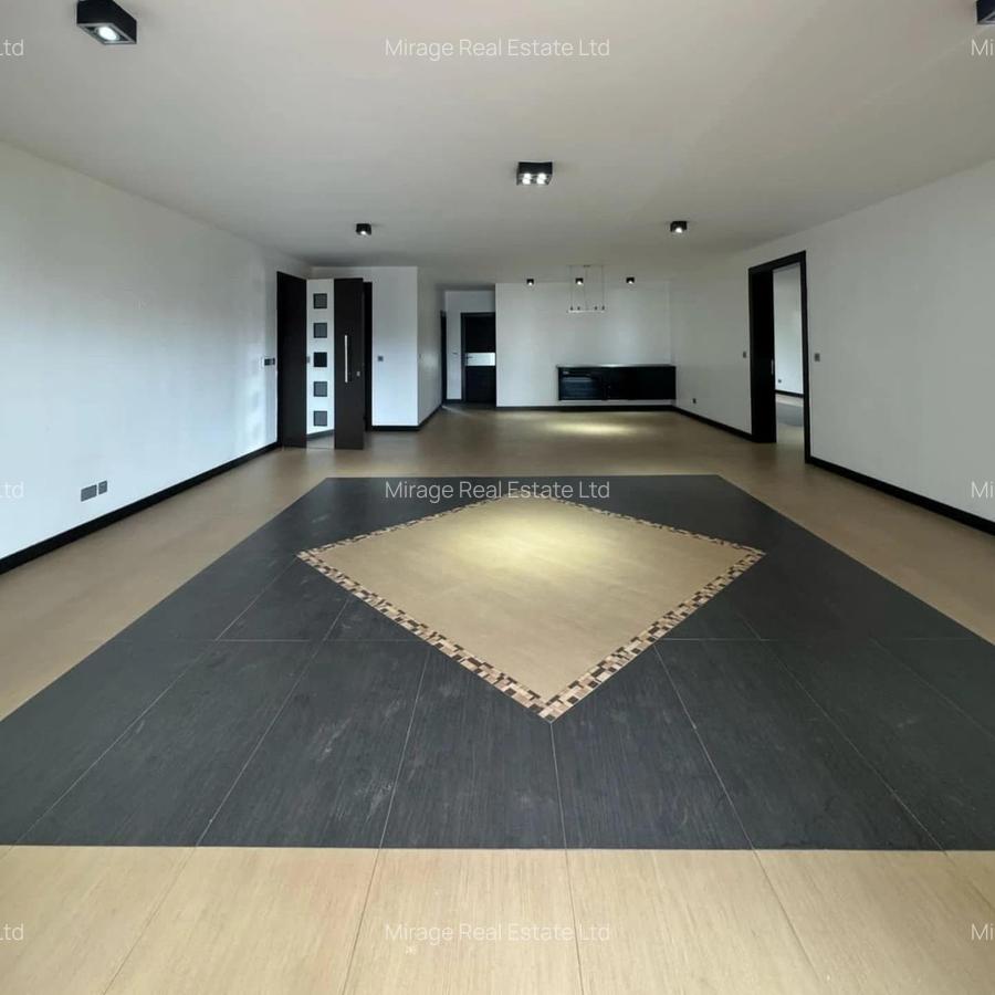 3 Bed Apartment with En Suite in Riverside - 11