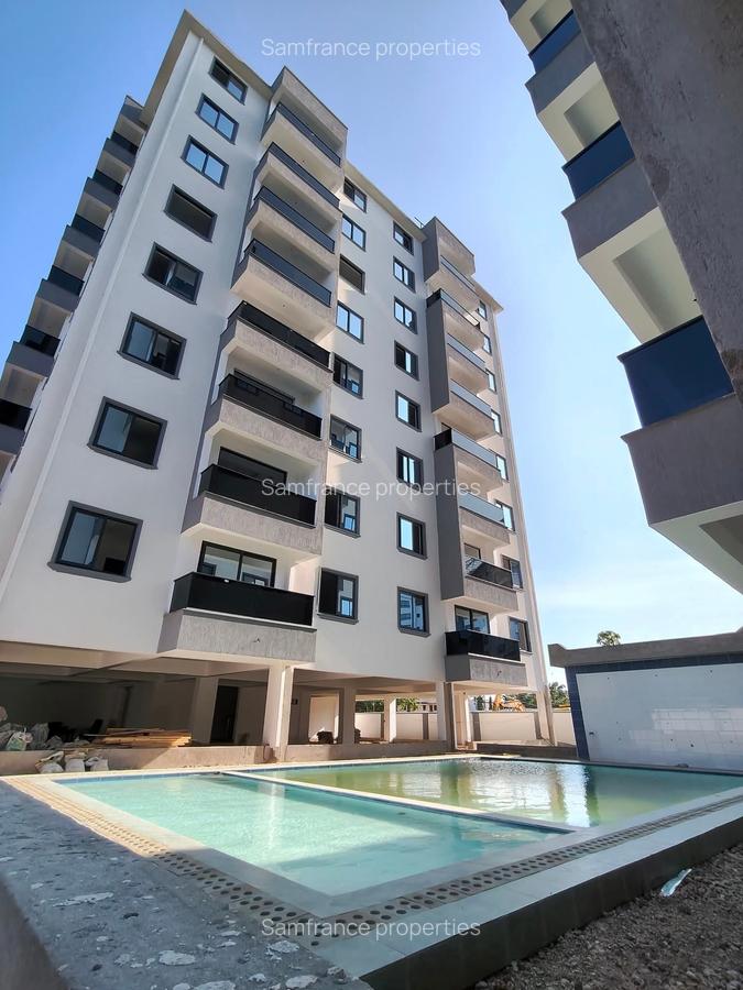 Serviced 3 Bed Apartment with En Suite at Moyne Drive - 2