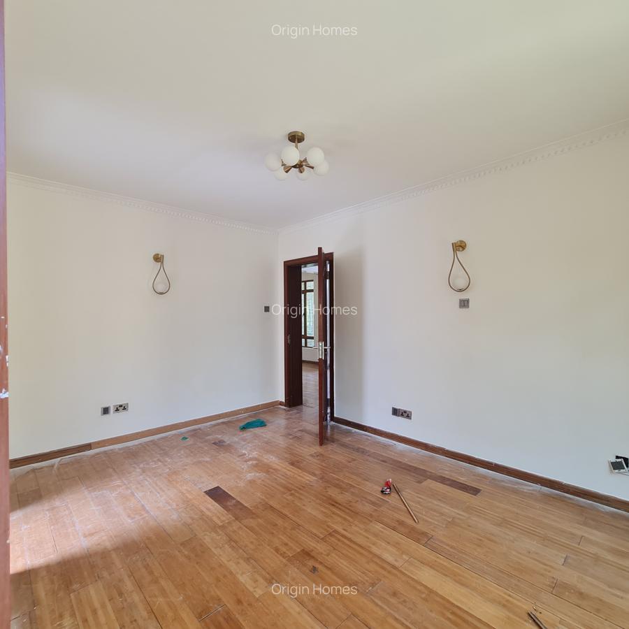 4 Bed Townhouse with En Suite at Lavington - 13
