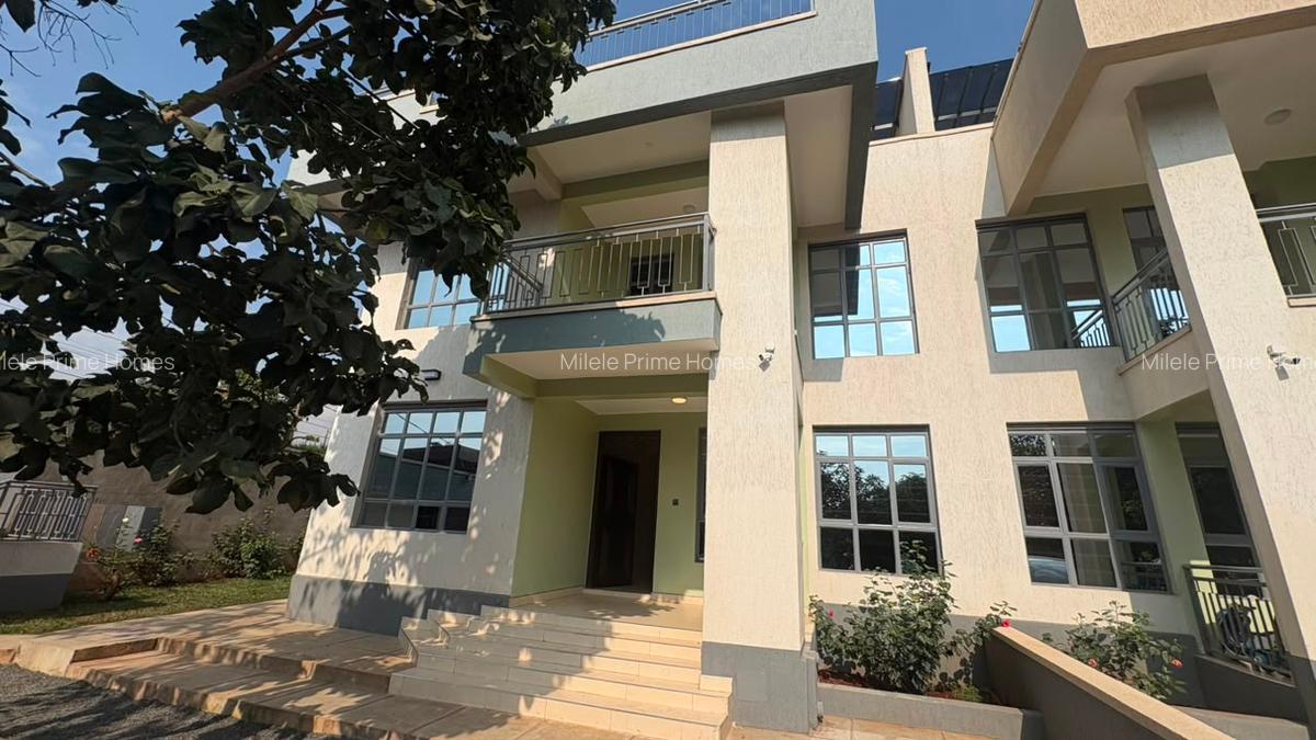 4 Bed Villa with En Suite at Garden Estate - 1