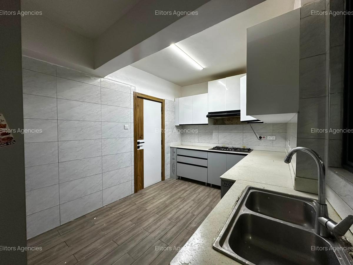 3 Bed Apartment with En Suite at 6Th Parklands Avenue - 4