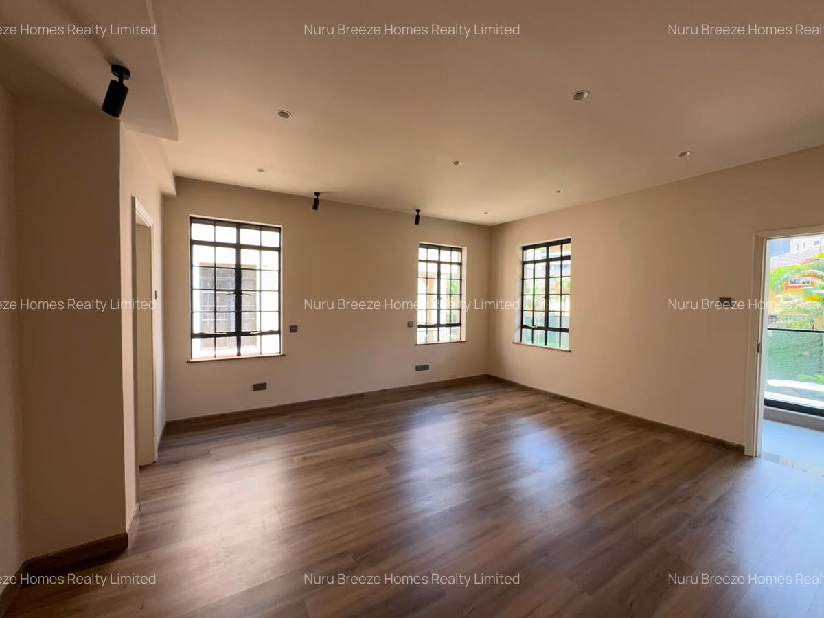 4 Bed Townhouse with En Suite in General Mathenge - 10