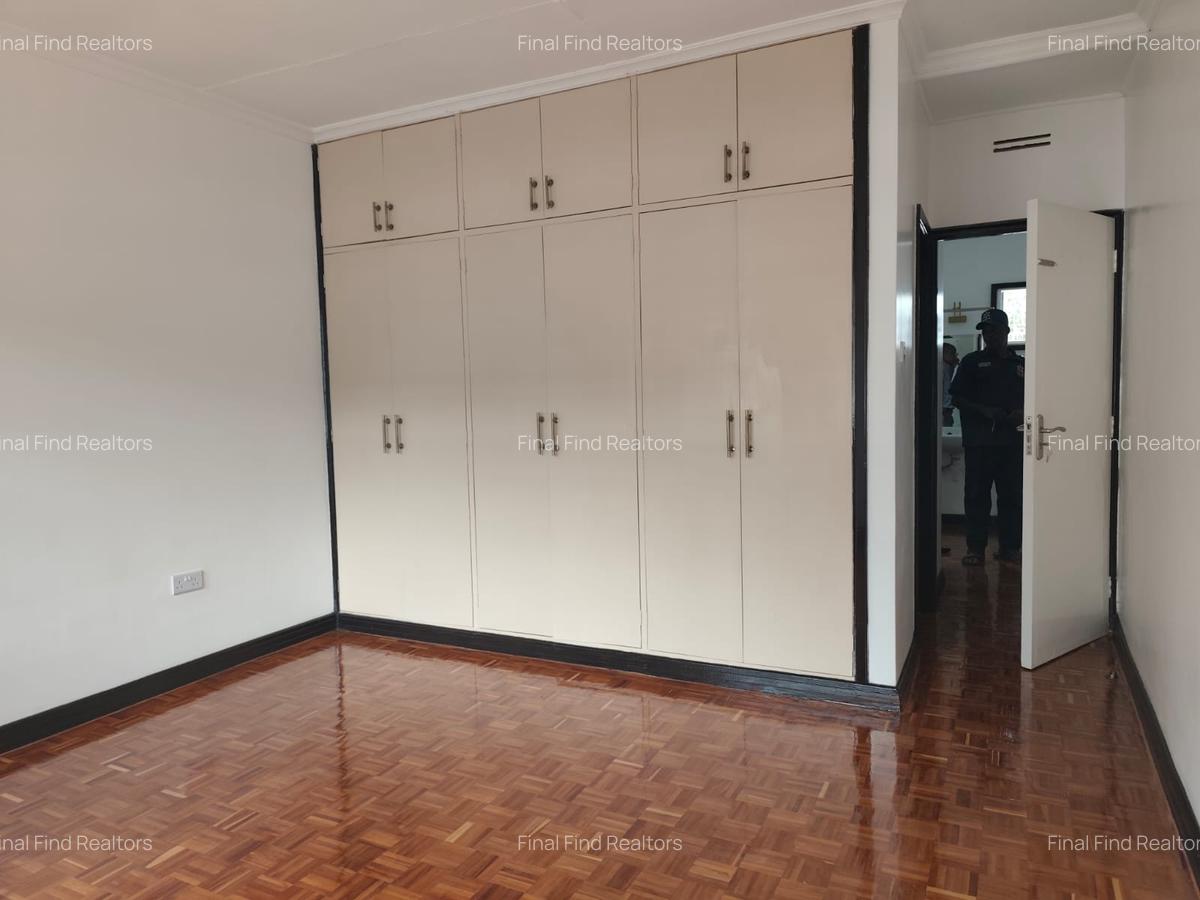 3 Bed Townhouse with En Suite in Brookside - 11