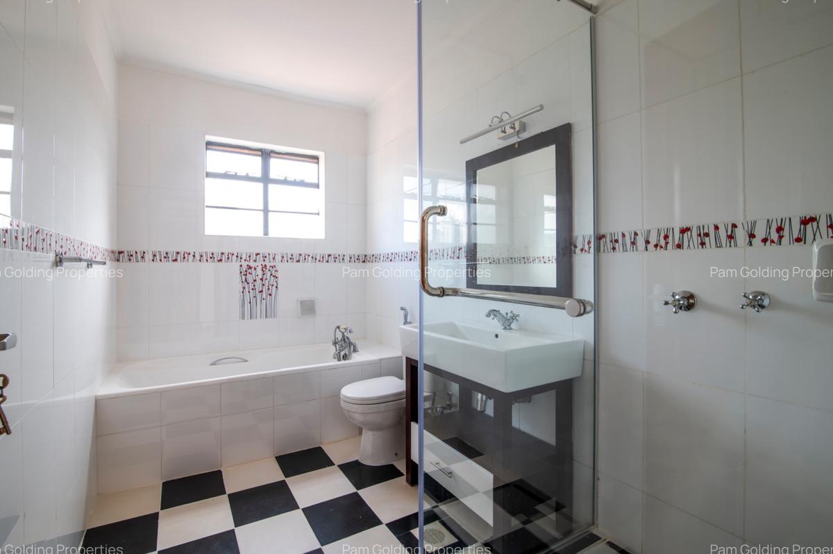 3 Bed Apartment with En Suite at Westlands Avenue - 11