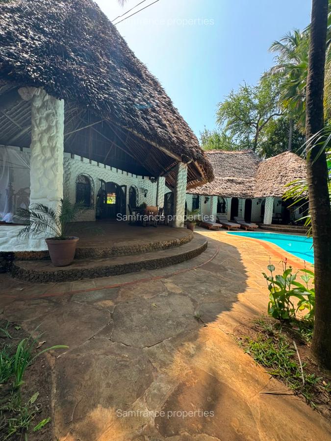 3 Bed Villa with En Suite at Lamarina - 2