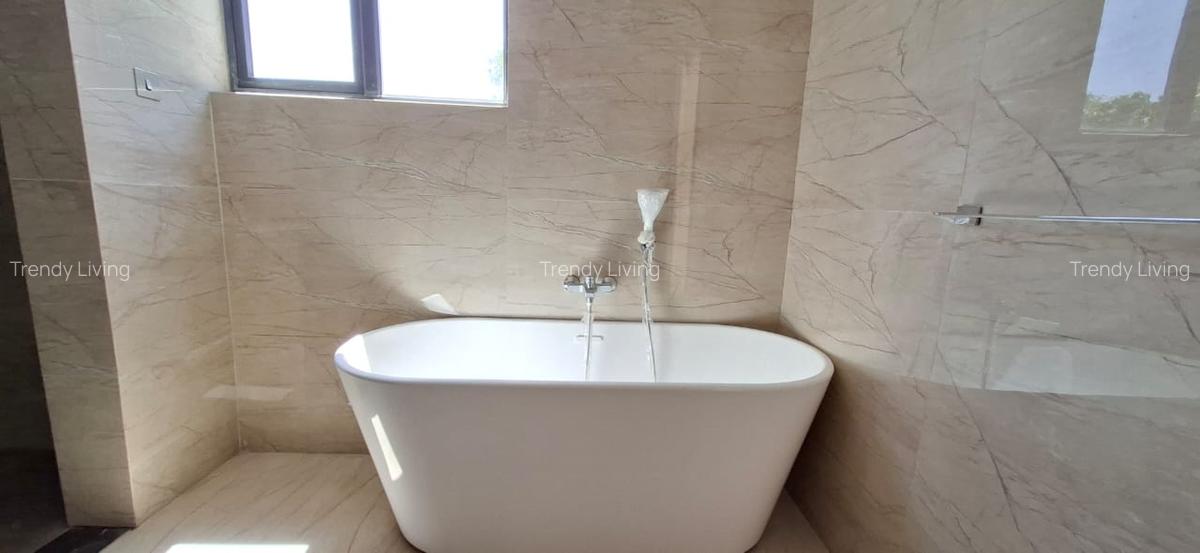 5 Bed Townhouse with En Suite in Lavington - 14