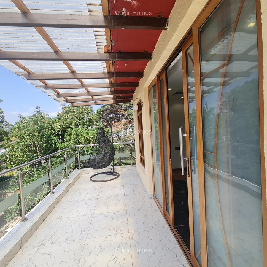 4 Bed Townhouse with En Suite at Lavington - 18