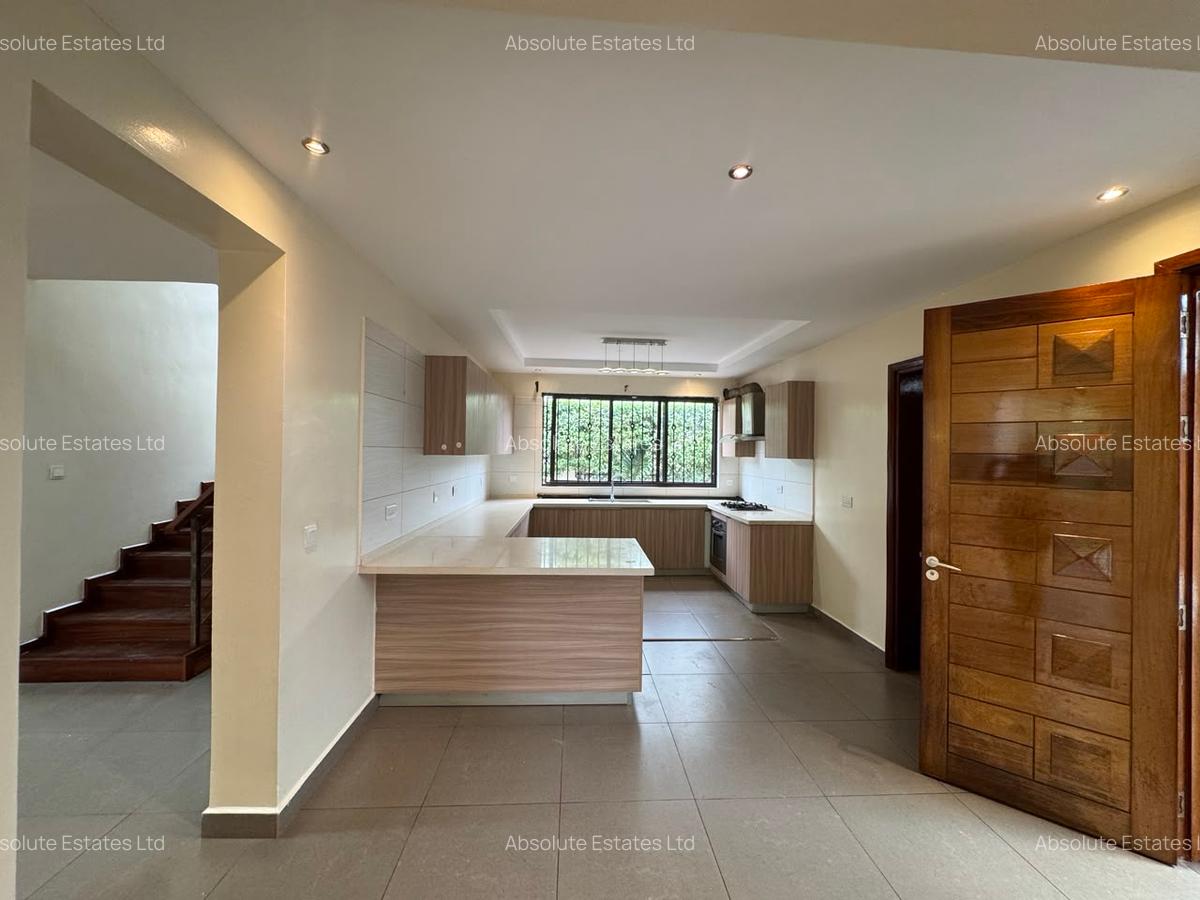 5 Bed Townhouse with Garden in Lavington - 7