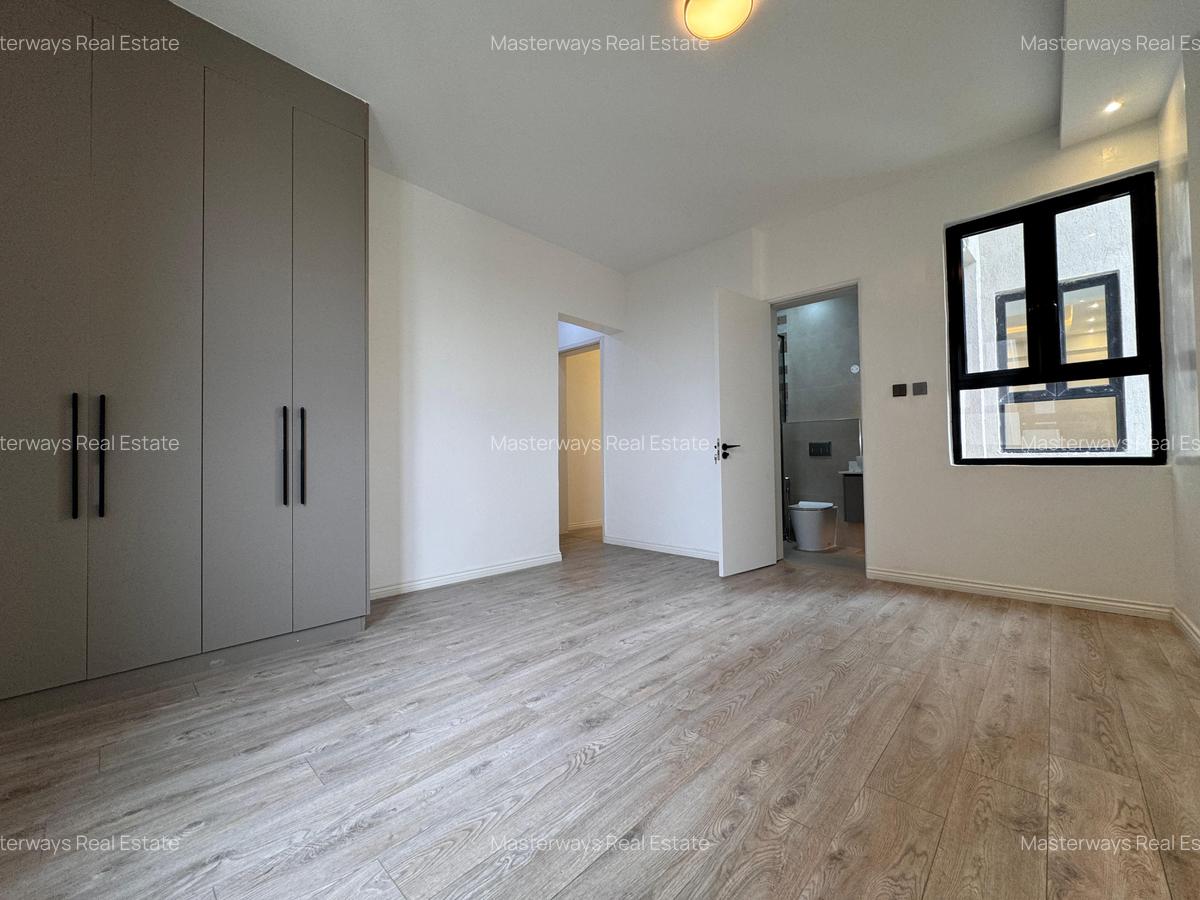 3 Bed Apartment with En Suite in Parklands - 17