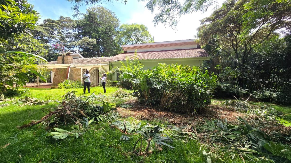 4 Bed House with En Suite in Rosslyn - 1