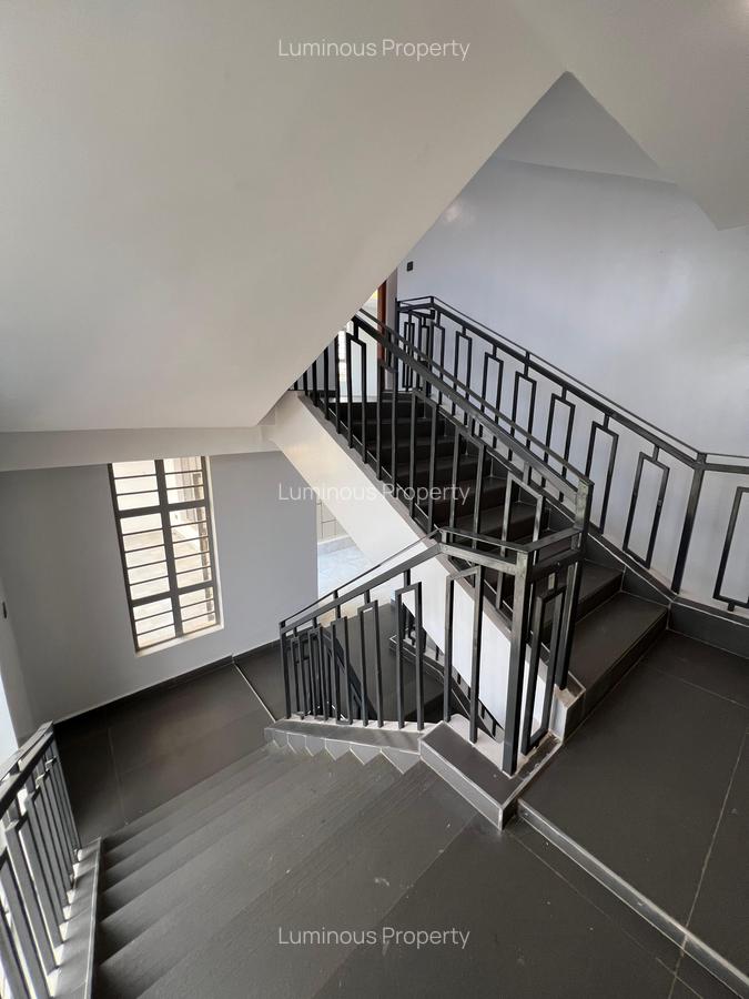 5 Bed House with En Suite at Membley - 18