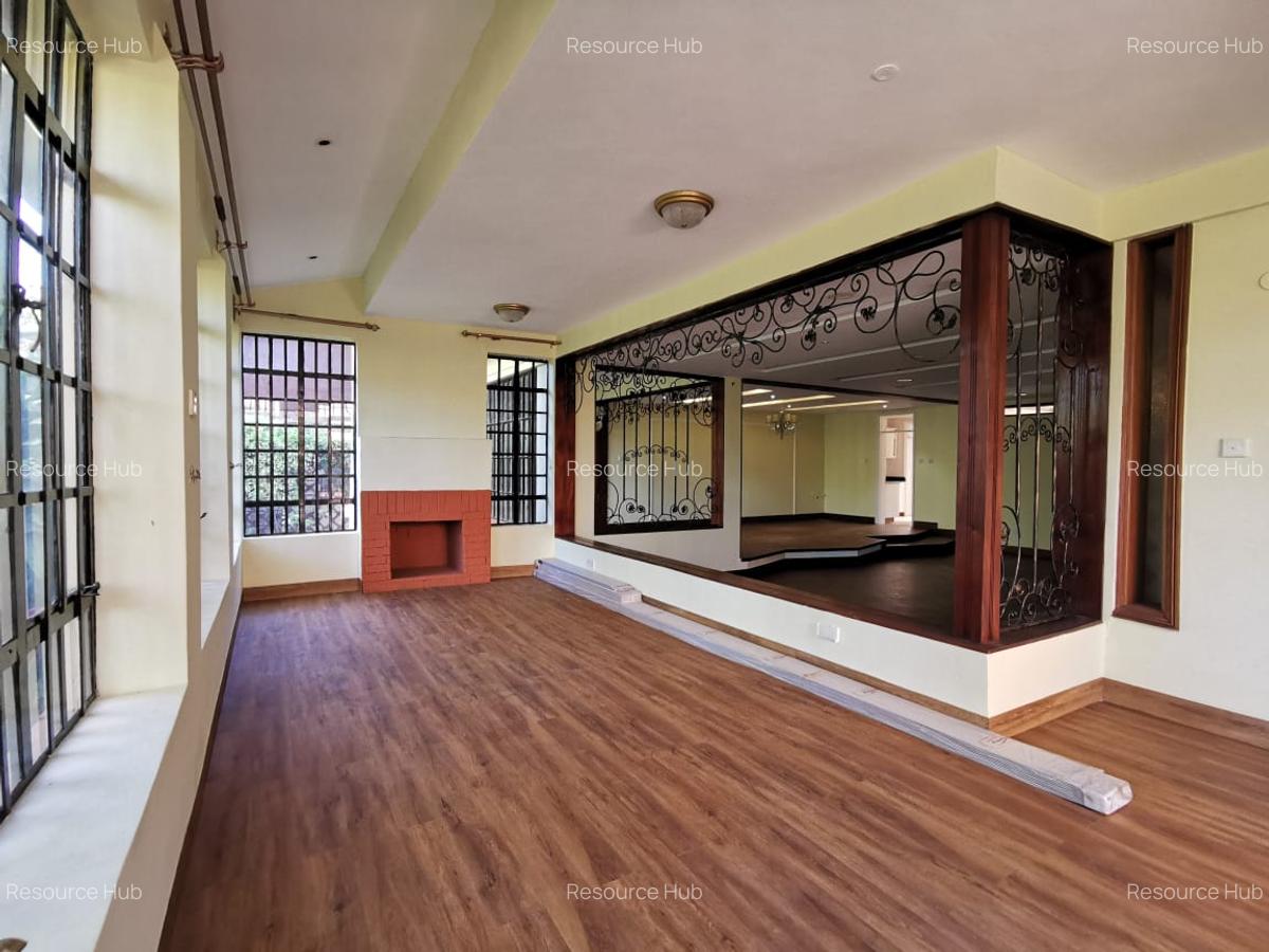 4 Bed House with En Suite at Mountain View - 6
