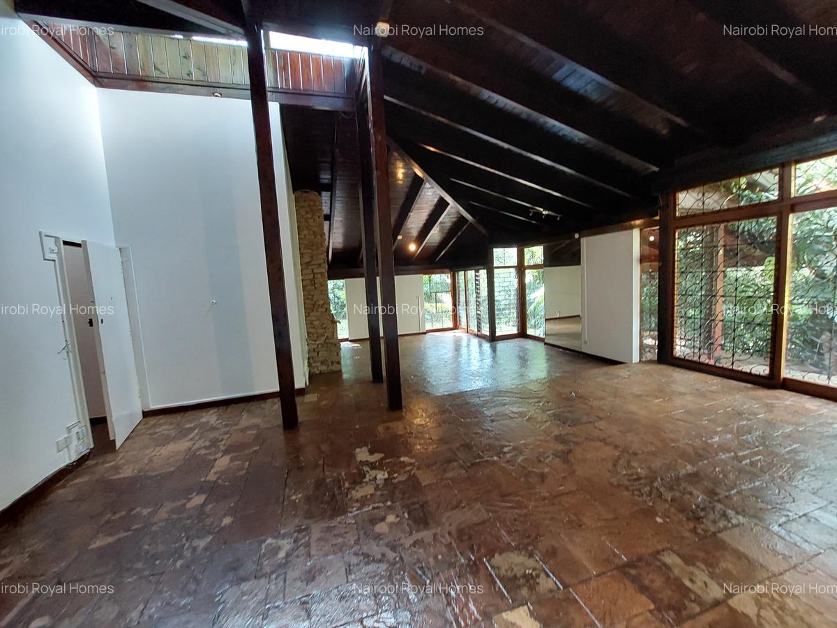 4 Bed House with En Suite at Lake View - 11