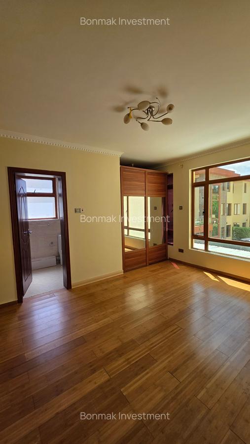 5 Bed Townhouse with En Suite at Lavington Green - 11