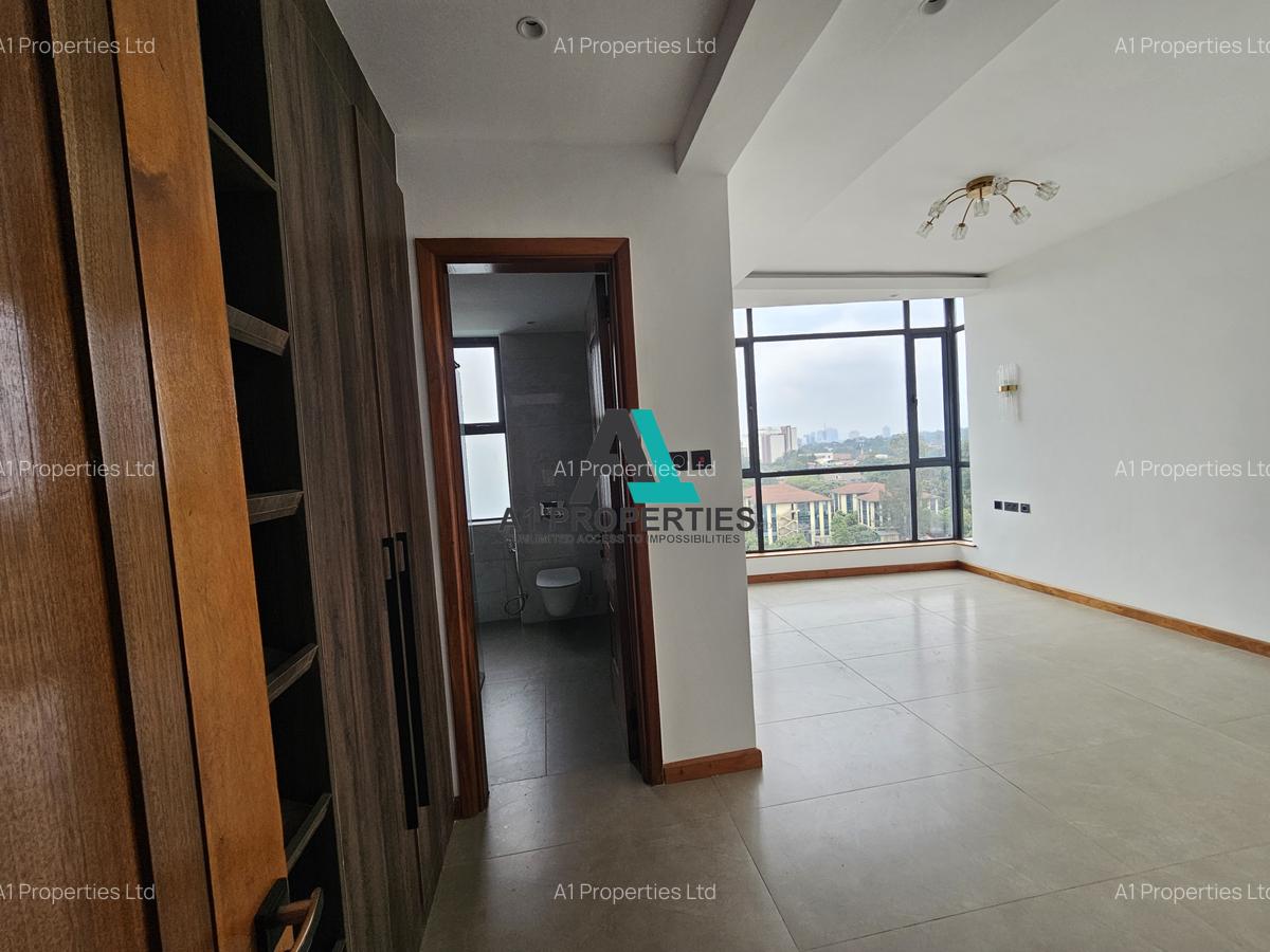4 Bed Apartment with En Suite in Riverside - 16