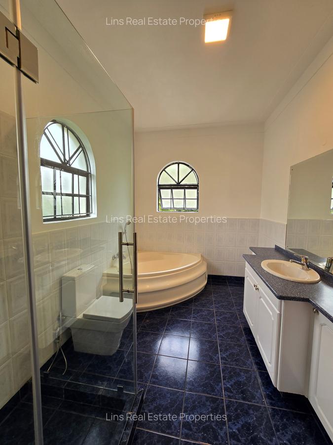 5 Bed House with En Suite in Nyari - 13
