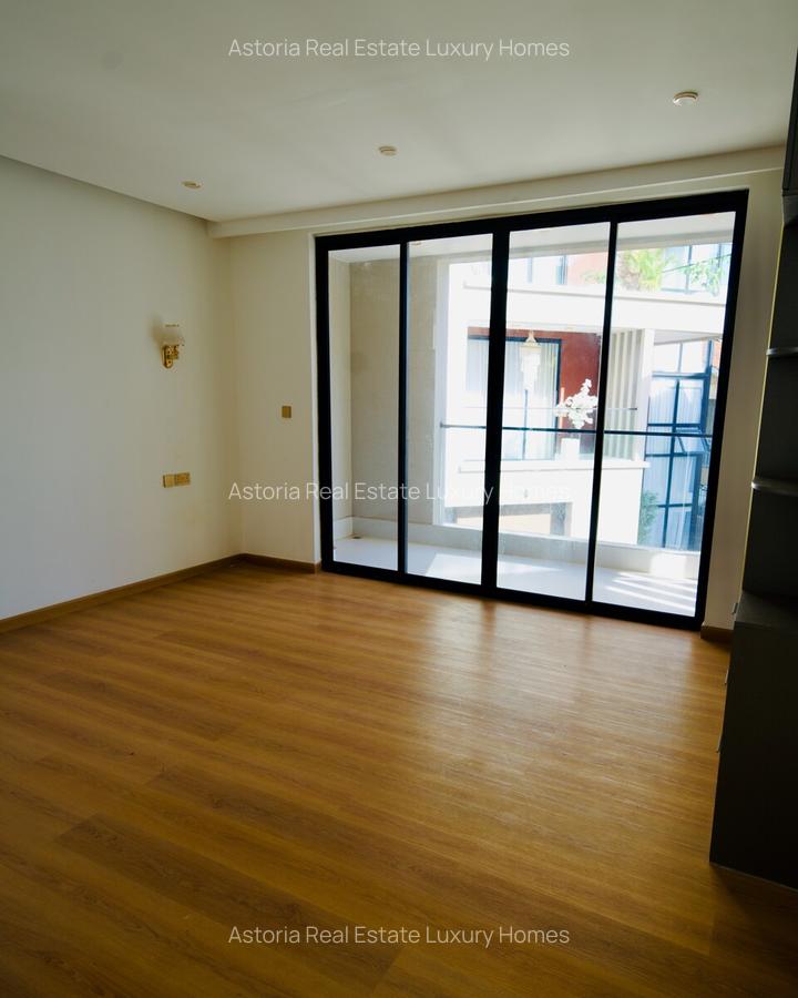 5 Bed Villa with En Suite at 2026-386 5 Bed - 11