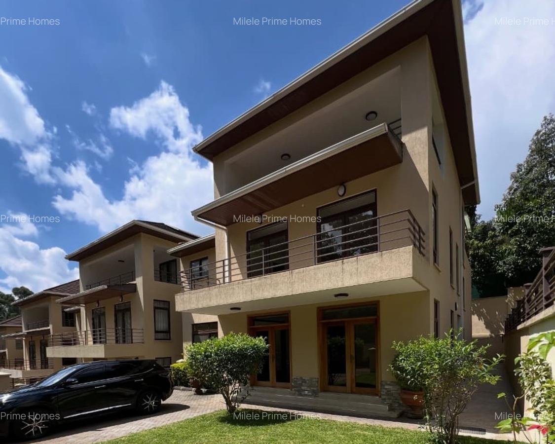 5 Bed Villa with En Suite in Lavington - 1
