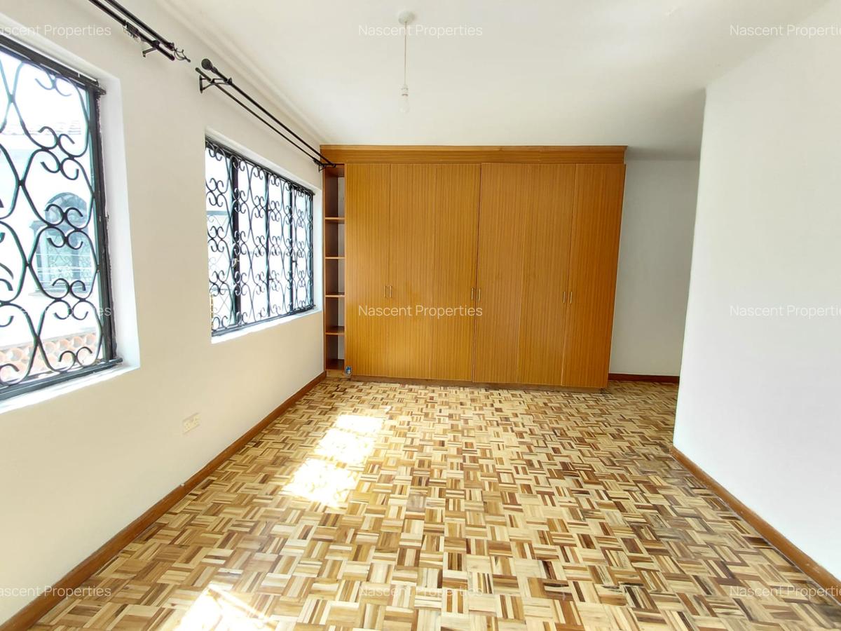 6 Bed House with En Suite in Nyari - 4