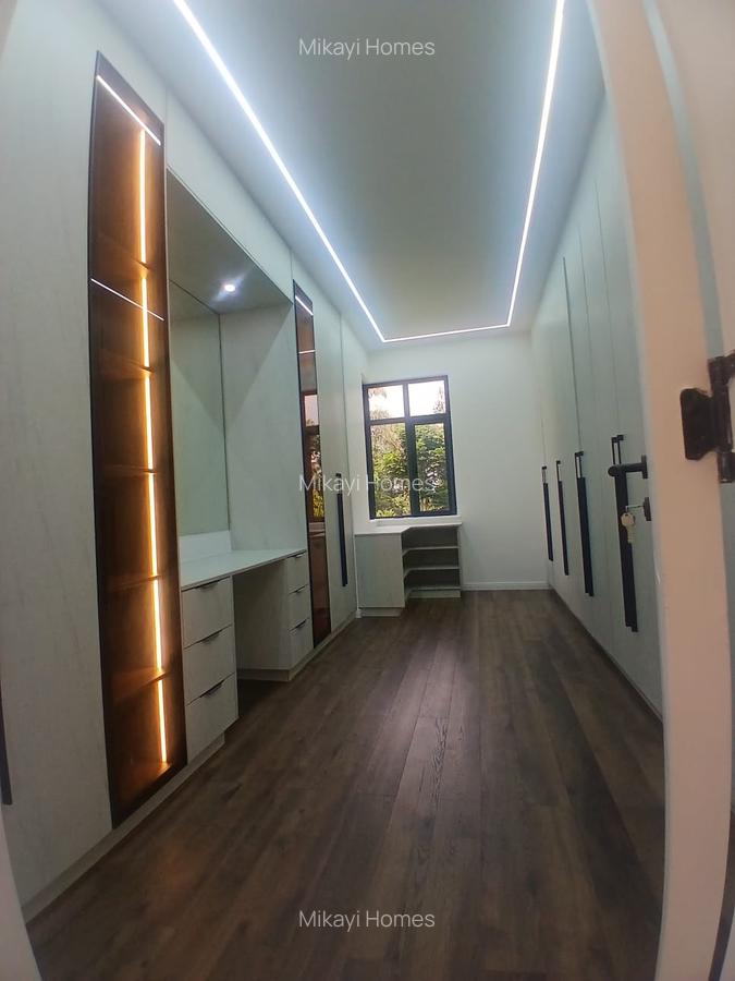 5 Bed Villa with En Suite in Lavington - 16