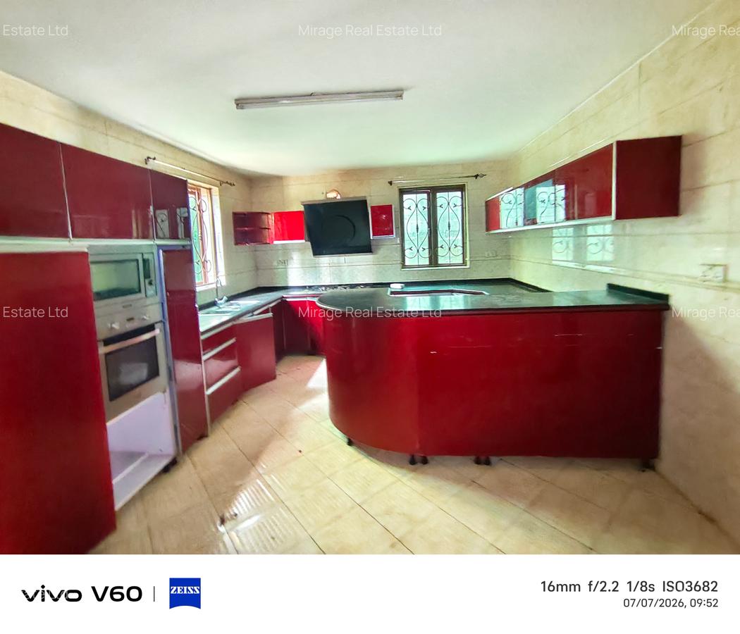 5 Bed Villa with En Suite in Lavington - 16