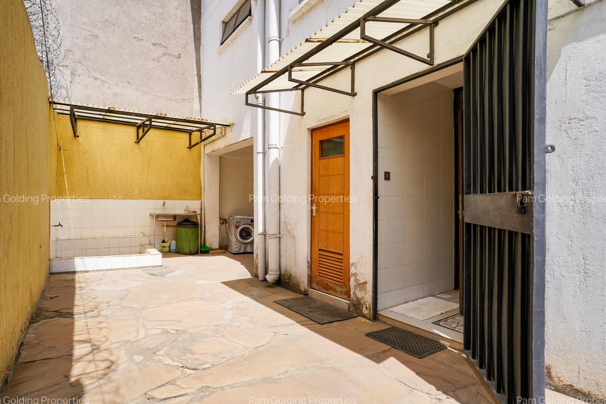 5 Bed Townhouse with En Suite at Muhoho Avenue - 18
