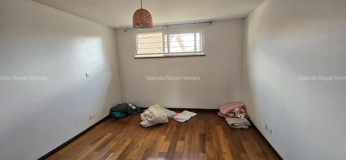 5 Bed Townhouse with En Suite at Lavington Green - 15